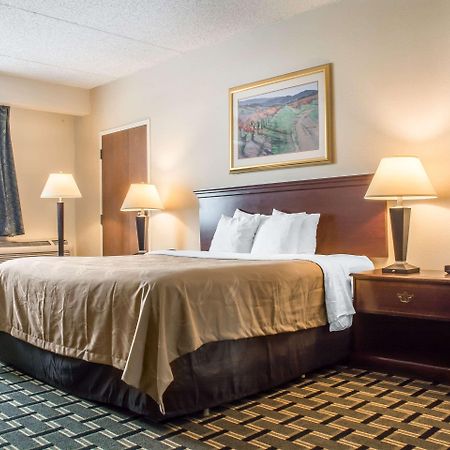 Quality Inn & Suites Palm Island Indoor Waterpark Батавия Екстериор снимка