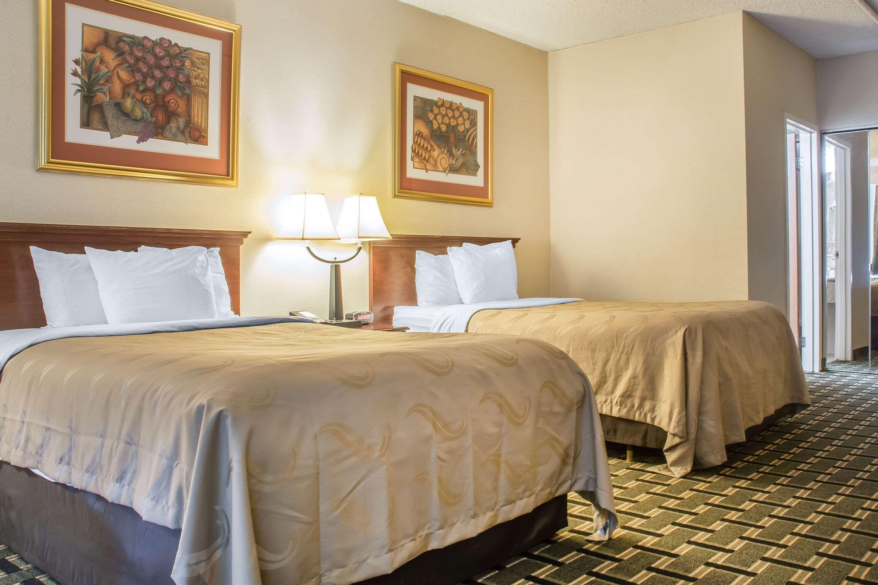 Quality Inn & Suites Palm Island Indoor Waterpark Батавия Екстериор снимка